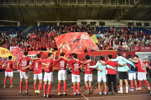 记者：梅西不希望拉波尔塔利用自己，因此回诺坎普没通知巴萨（记者称梅西为避免被拉波尔塔借势，重返诺坎普未提前告知巴萨）