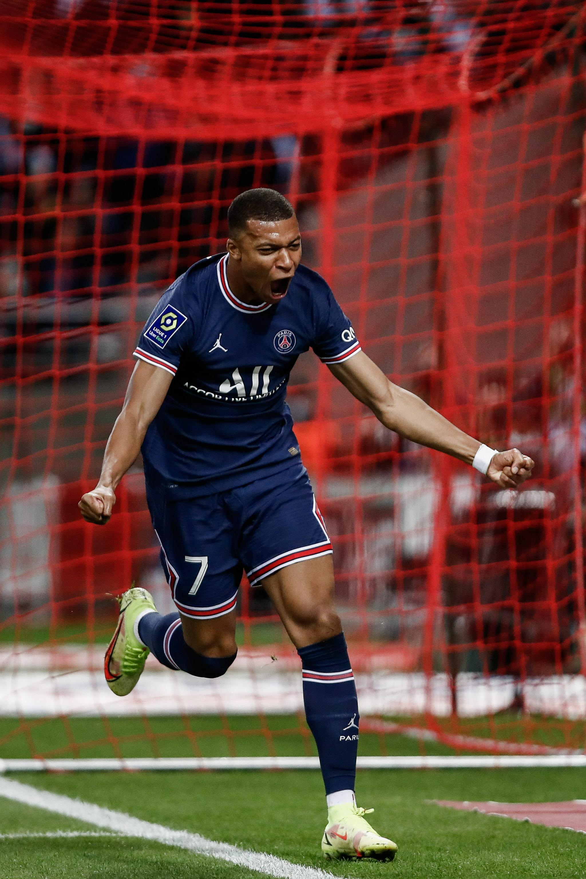 赵丽娜：女足输8球很多人破防，不知女足教练男的女的就开喷（赵丽娜谈0-8惨败：不少人情绪失控，教练性别都不清楚就开喷）