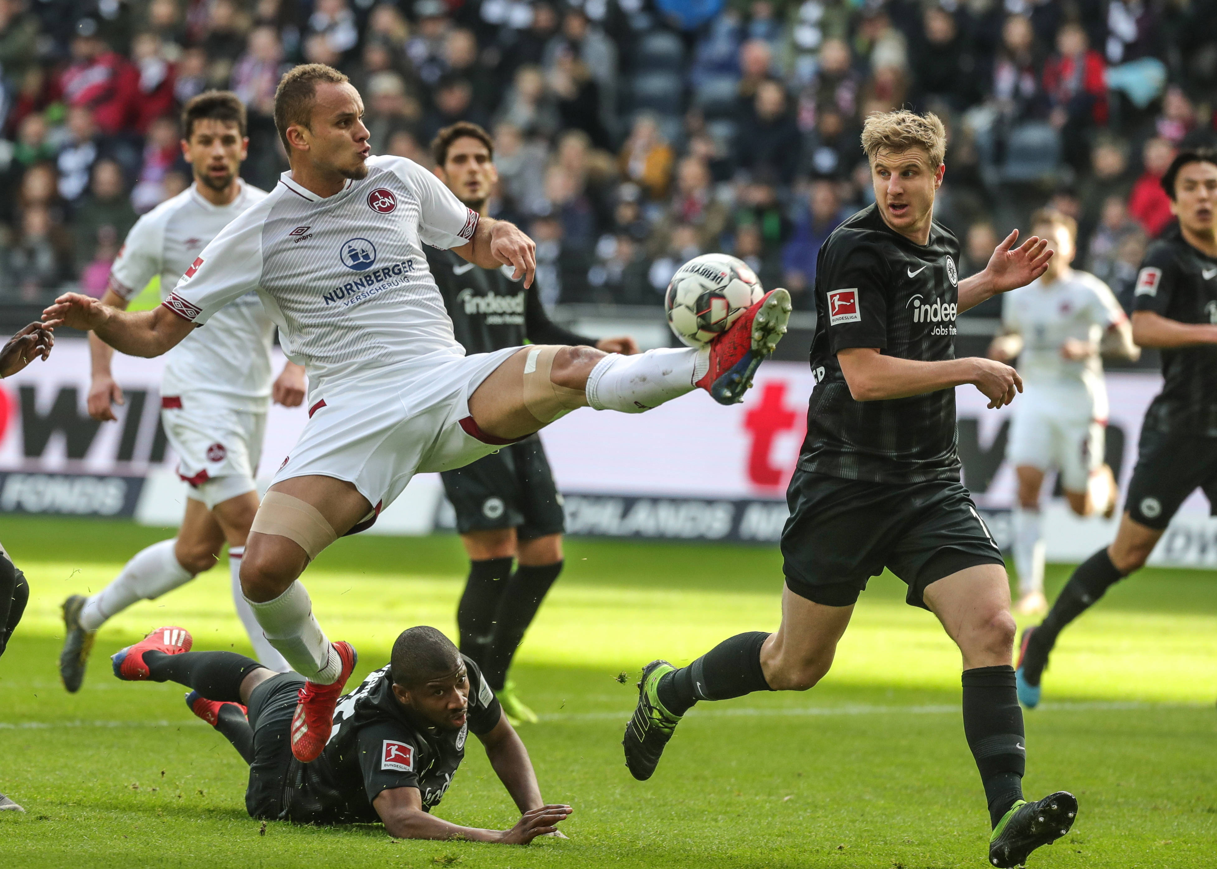 罗马推出黑胶唱片版队歌：限量版售价49.9欧，普通版19.9欧（罗马发售队歌黑胶唱片：限量款49.9欧，标准版19.9欧）