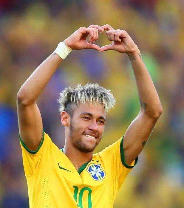 如此巴萨，怎能不爱？亚马尔助攻梅开二度，莱万攻入首球（怎能不爱这支巴萨？亚马尔两次助攻，莱万收获首球）