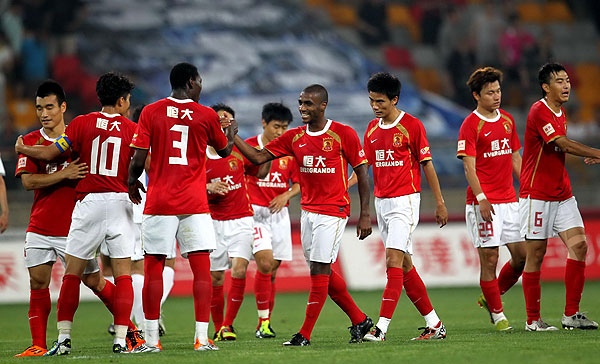 仅相隔3年，菲利佩以球员和主帅身份代表弗拉门戈两夺解放者杯（三年内，菲利佩先球员后主帅，携弗拉门戈两度称雄解放者杯）