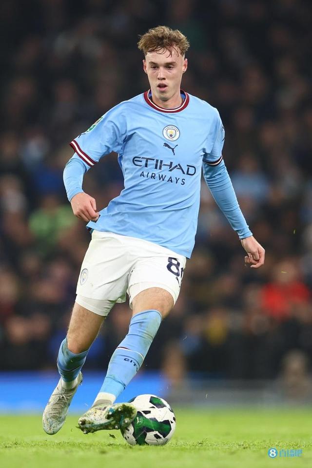 罗马诺：拜仁已经在考虑为伦纳特-卡尔再提供一份新合同（罗马诺：拜仁正考虑再次向伦纳特-卡尔递交新合同）