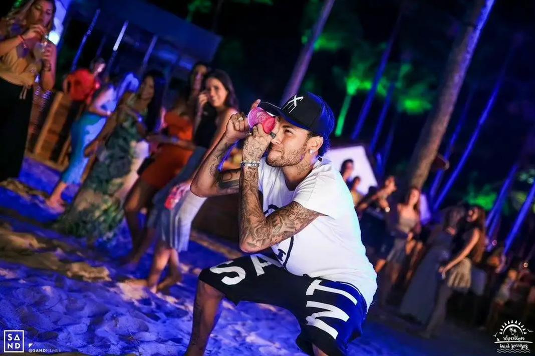 皇马战力全面评测：姆巴佩闪耀圣母大教堂，库尔图瓦再展门神风采