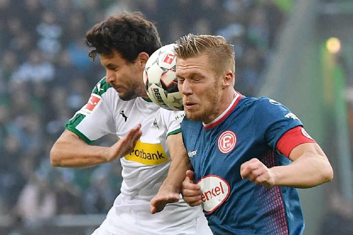 巴萨新球场揭幕战，比赛第10分钟全场球迷高呼梅西名字（巴萨新主场揭幕战第10分钟，全场球迷齐声呼喊梅西）