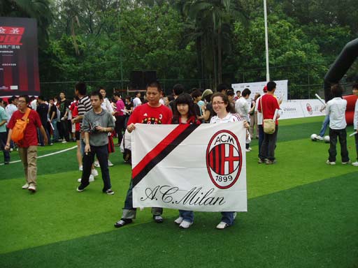 亚马尔被换下后不太高兴？弗里克打趣：下场我就让亚马尔替补（亚马尔被换显不满？弗里克笑称：下一场让他当替补）