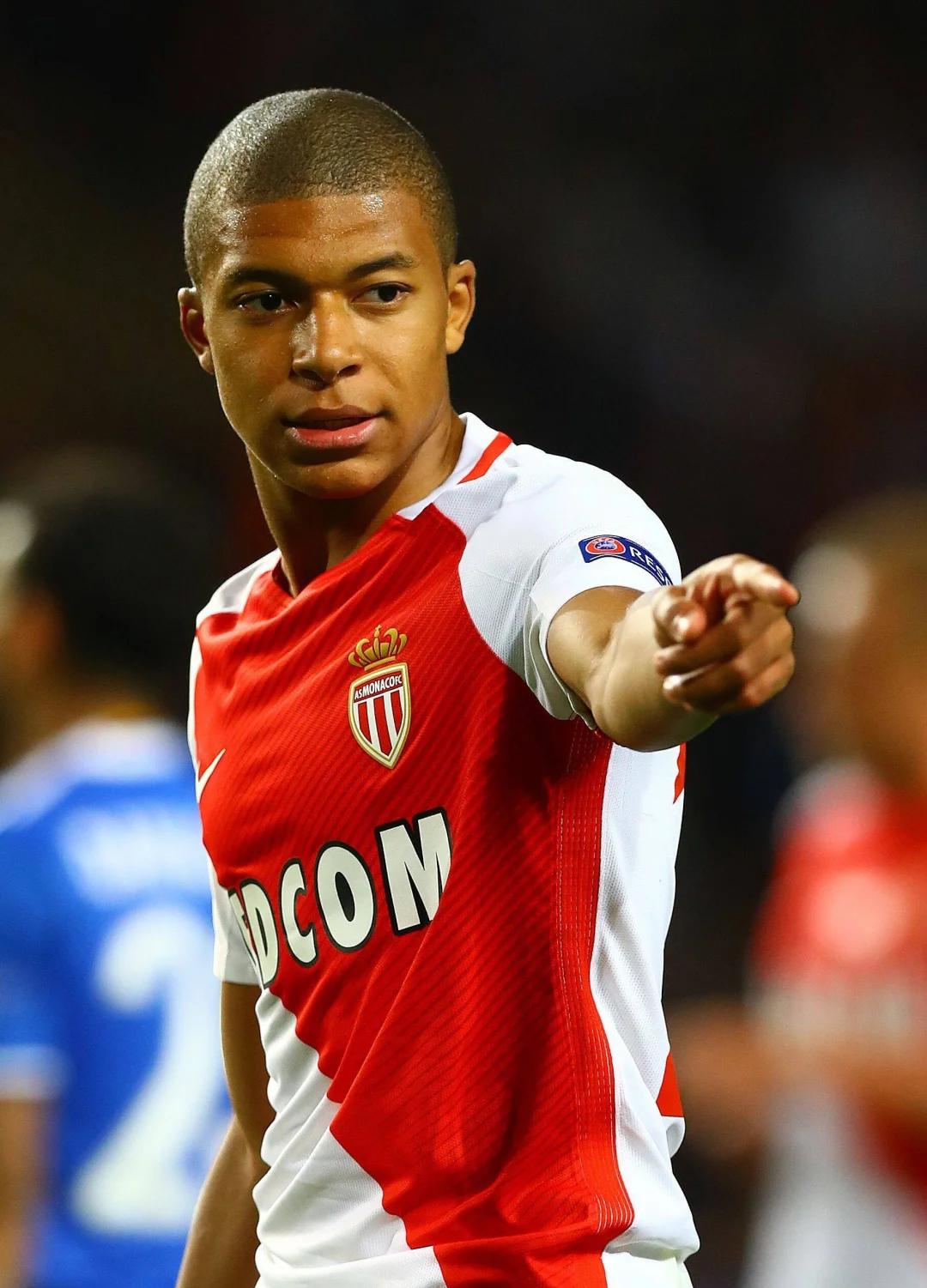 姆巴佩：防守维尼修斯90分钟，太折磨边后卫了（姆巴佩直言：边后卫盯防维尼修斯整场比赛，太煎熬）