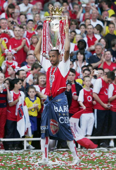 中国冰壶男队7比0胜波兰，明日双赛争冬奥门票（中国男子冰壶队7-0横扫波兰，明日连战冲击冬奥资格）