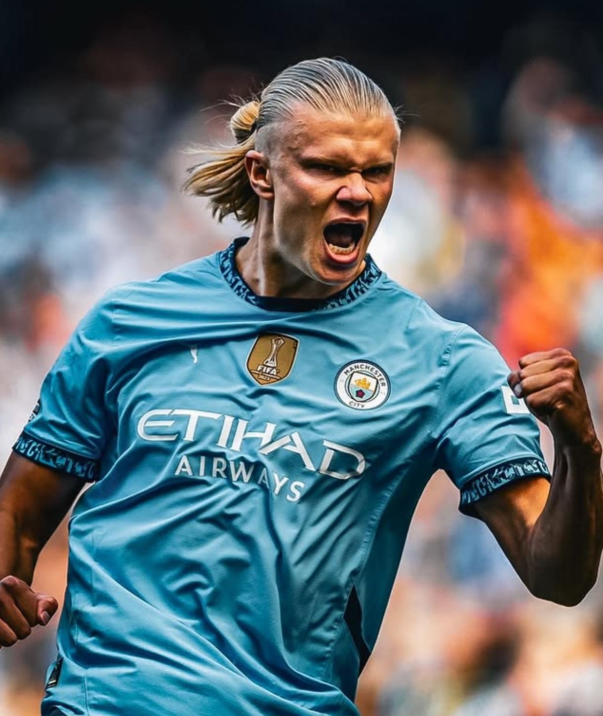 某国脚飞行十小时赶回备战（某国脚长途飞行10小时火速归队备战）