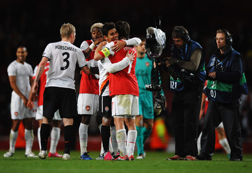 曼城德布劳内助攻斯特林得分（德布劳内献助攻 斯特林为曼城建功）