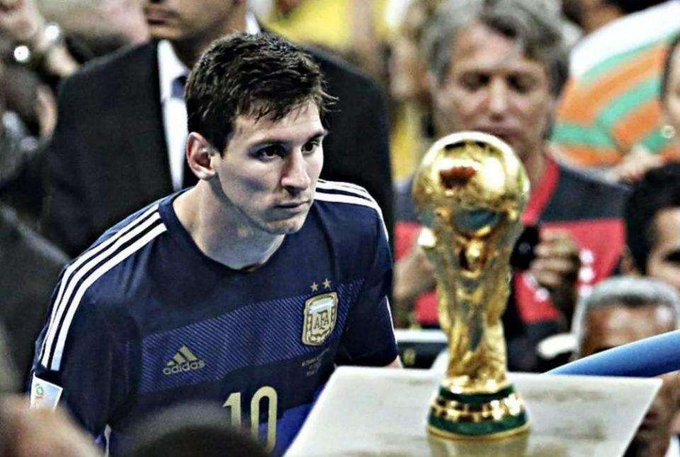 记者：萨拉赫不会随队出征国米，决定由高层和斯洛特共同作出（记者：俱乐部高层与斯洛特共同决定，萨拉赫不随队出征对阵国米）