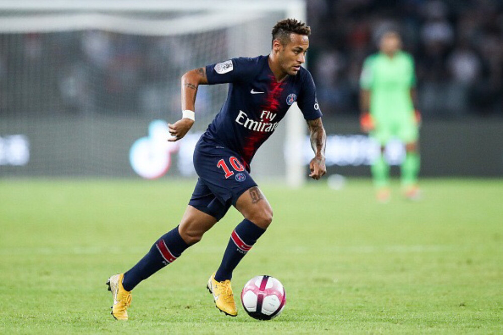 德甲半场：安塞尔米诺建功，多特蒙德暂1-0勒沃库森（德甲半场战报：安塞尔米诺破门，多特蒙德暂以1-0领先勒沃库森）