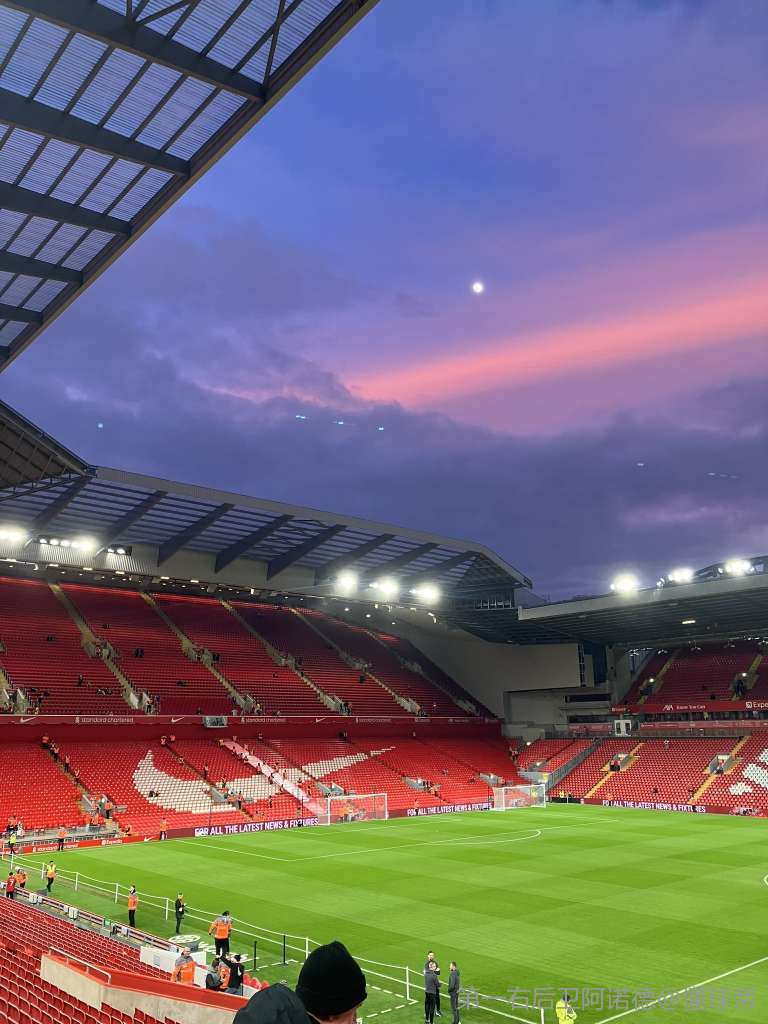 中超：上海海港主场4-1大胜深圳（中超：上海海港主场4比1完胜深圳队）